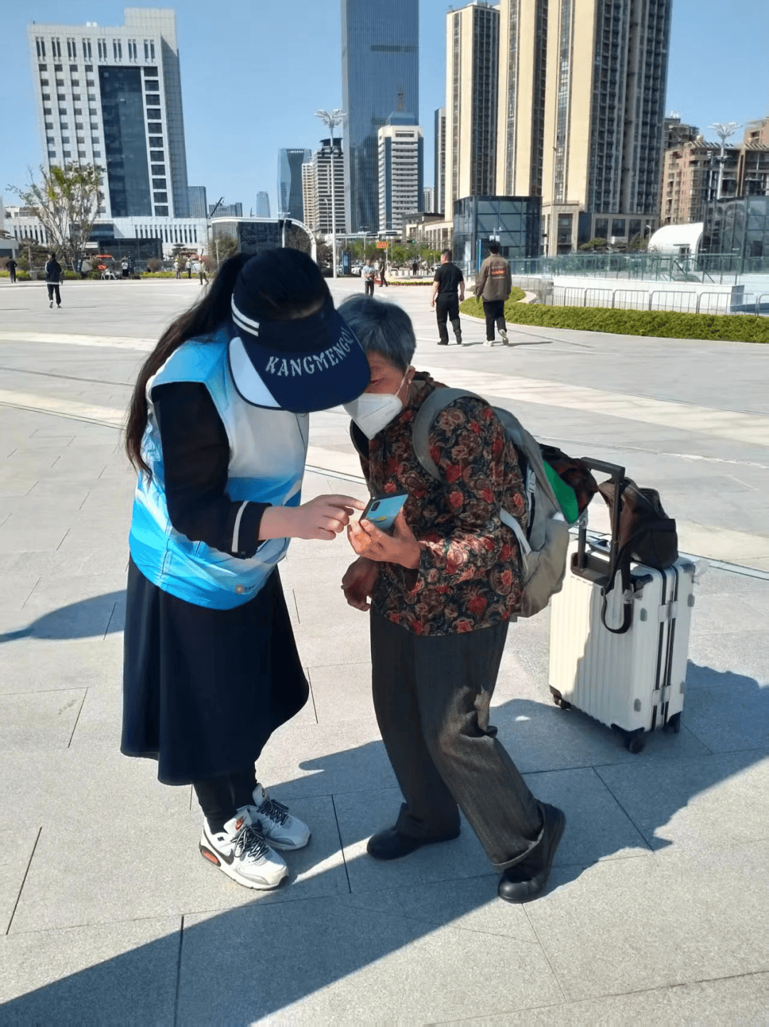 照市东港区：文明旅游树新风开元棋牌新时代文明实践丨日