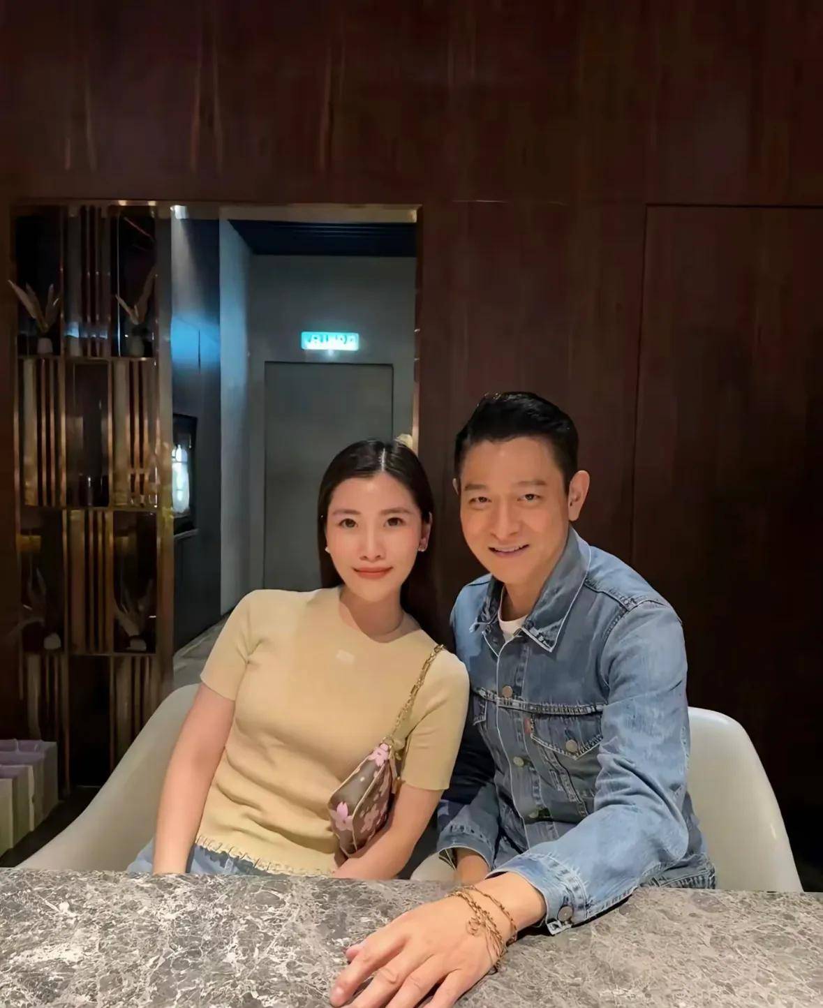 舅顶级排场设宴身家52亿跻身富豪榜开元棋牌刘德华陪妻返马探亲！亿万舅