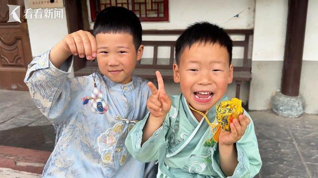 个传统佳节为何能全球圈粉无数开元ky棋牌老外也玩嗨！这(图12)